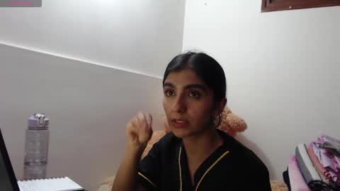 Anahi Browns online show from April 10, 2026, 8:57 pm