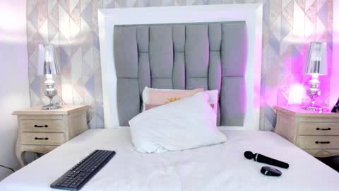 Snapshot of anais_cooper chatting on January 10, 2025, 2:45 pm online show from January 10, 2025, 2:45 pm