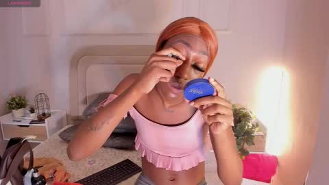 anamonroee online show from October 14, 2025, 11:55 am