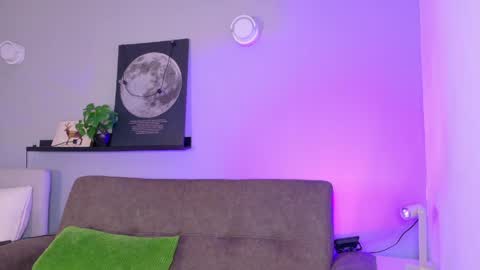 Kendra  online show from April 16, 2026, 10:05 am