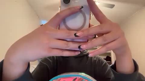 anditspinkxo online show from June 9, 2026, 8:09 pm
