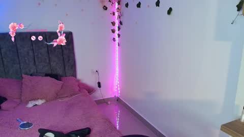 Snapshot of andra_rosse chatting on May 31, 2026, 1:47 am Andra de la Rosse online show from May 31, 2026, 1:47 am