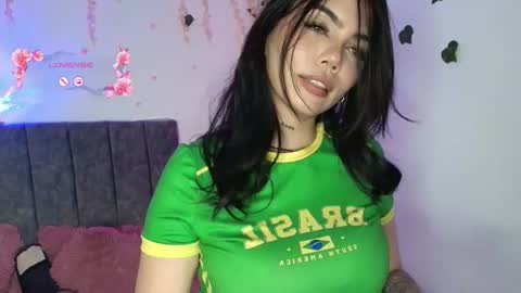 Snapshot of andra_rosse chatting on June 13, 2026, 4:43 am Andra de la Rosse online show from June 13, 2026, 4:43 am