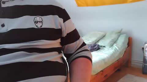 Snapshot of andre124231 chatting on October 8, 2025, 10:02 am Andre online show from October 8, 2025, 10:02 am