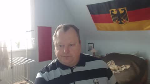 Snapshot of andre124231 chatting on October 10, 2025, 11:09 am Andre online show from October 10, 2025, 11:09 am