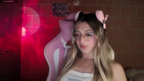 Snapshot of andrea_camila chatting on September 9, 2025, 6:13 am Andrea  online show from September 9, 2025, 6:13 am