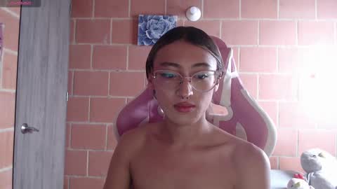 Snapshot of andrea_camila chatting on September 28, 2025, 4:12 pm Andrea  online show from September 28, 2025, 4:12 pm