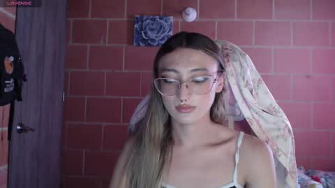 Snapshot of andrea_camila chatting on October 14, 2025, 5:47 pm Andrea  online show from October 14, 2025, 5:47 pm