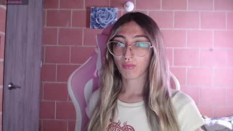 Snapshot of andrea_camila chatting on October 28, 2025, 2:20 pm Andrea  online show from October 28, 2025, 2:20 pm