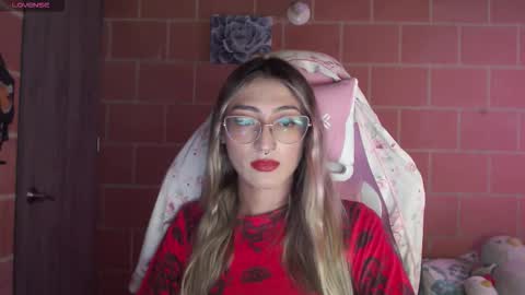 Snapshot of andrea_camila chatting on October 30, 2025, 6:41 pm Andrea  online show from October 30, 2025, 6:41 pm