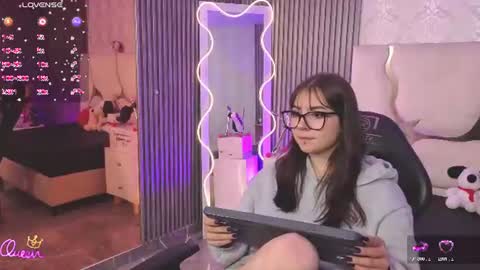 andrea_tay1 online show from August 4, 2026, 7:38 pm