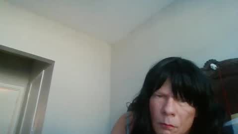 Imdrsuki online show from October 19, 2025, 1:56 pm