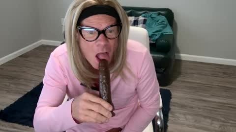 Imdrsuki online show from June 17, 2026, 2:18 pm