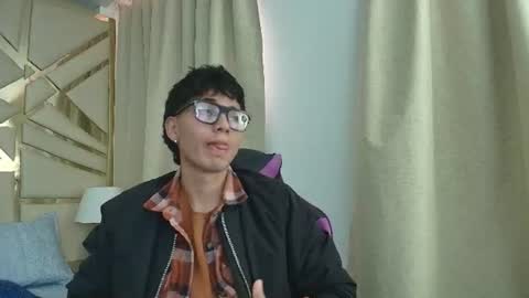 Snapshot of andres8975 chatting on June 17, 2026, 12:50 pm Andres online show from June 17, 2026, 12:50 pm