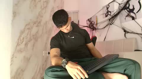 andres_stud online show from October 26, 2025, 4:29 am