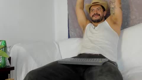 Snapshot of andressmith__ chatting on June 14, 2026, 6:43 pm Andres online show from June 14, 2026, 6:43 pm