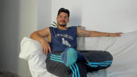 Snapshot of andressmith__ chatting on July 3, 2026, 11:44 pm Andres online show from July 3, 2026, 11:44 pm