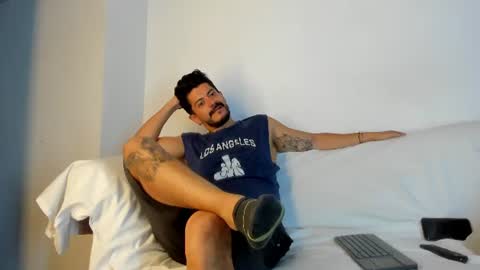 Snapshot of andressmith__ chatting on July 22, 2026, 12:35 am Andres online show from July 22, 2026, 12:35 am