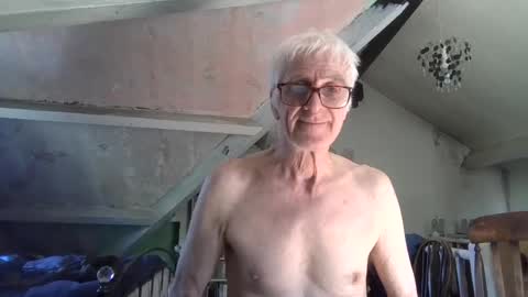 Snapshot of andrew160258 chatting on July 20, 2026, 11:12 am Andrew online show from July 20, 2026, 11:12 am