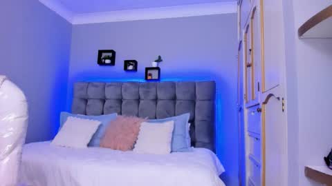 ANDREW online show from December 5, 2025, 8:16 pm