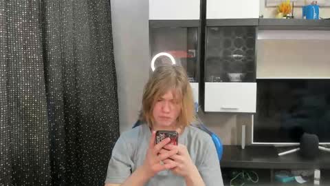 Snapshot of andrew_bolden chatting on May 3, 2026, 8:42 am Andrew online show from May 3, 2026, 8:42 am