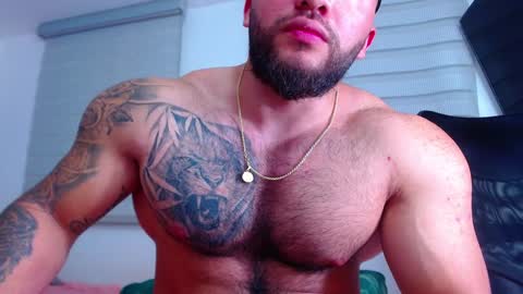 andrew_holden__ online show from February 4, 2025, 12:08 am