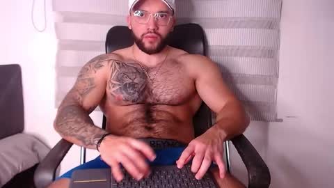 andrew_holden__ online show from November 12, 2025, 12:11 am