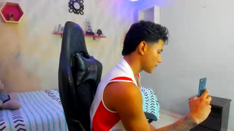 Snapshot of andrew_myersx chatting on December 21, 2025, 6:59 pm ANDREW online show from December 21, 2025, 6:59 pm