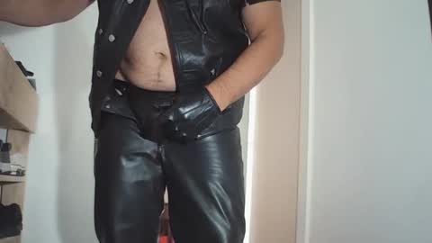 andrex_leather online show from May 31, 2026, 6:09 pm