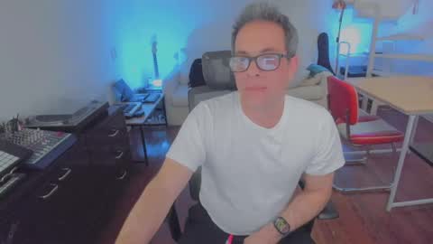 Andrew online show from September 9, 2025, 10:42 pm