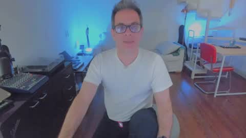 Andrew online show from October 2, 2025, 12:17 am