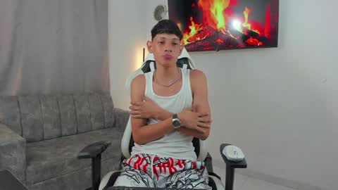 andy_bigcock01 online show from December 17, 2024, 3:28 am