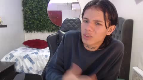 andy_dan1 online show from February 2, 2025, 1:52 pm