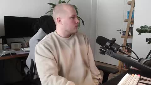 andycandy1994 online show from March 1, 2026, 10:50 am