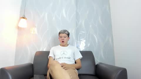 Snapshot of andyfame11 chatting on February 15, 2026, 12:03 pm andyfame11 online show from February 15, 2026, 12:03 pm