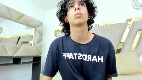 andyxibrat online show from November 15, 2025, 7:21 pm