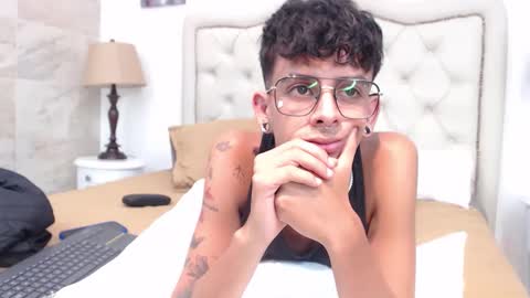 andyxibrat online show from April 1, 2026, 1:41 pm