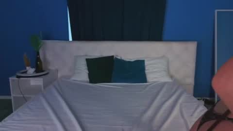 Snapshot of anellyball_ chatting on June 11, 2026, 1:05 am Anelly online show from June 11, 2026, 1:05 am