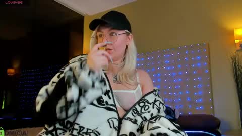 Anet Dream online show from April 18, 2026, 7:07 pm