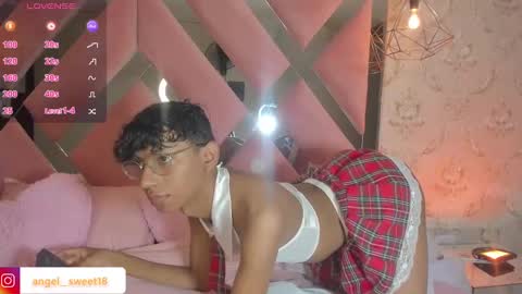 Snapshot of angel__sweet18 chatting on December 4, 2024, 9:02 pm online show from December 4, 2024, 9:02 pm