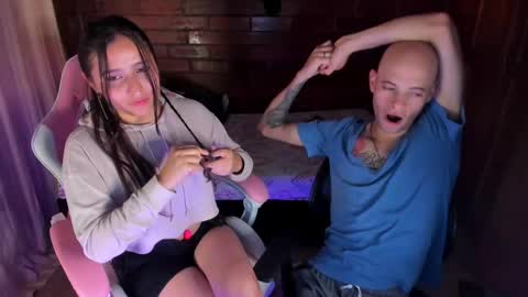 Angel y Yessi online show from February 19, 2025, 11:14 pm