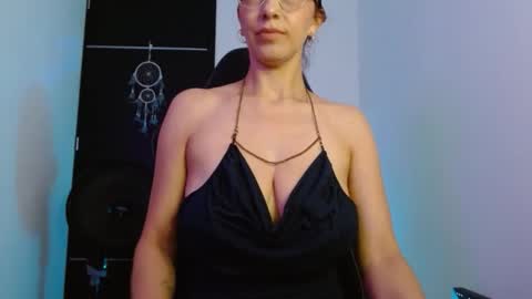 angel blackhot online show from February 11, 2026, 4:06 am