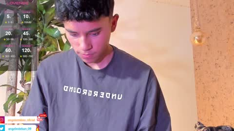 ngel Esteban  online show from February 6, 2025, 11:10 am