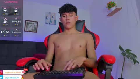 ngel Esteban  online show from October 8, 2025, 4:10 am