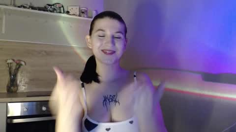 Snapshot of angel_gelya chatting on October 6, 2025, 2:03 pm Angel online show from October 6, 2025, 2:03 pm