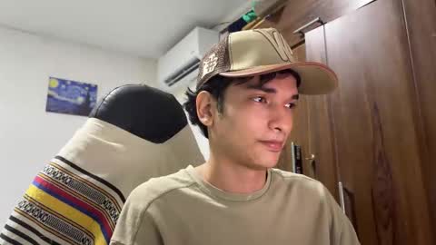 Angel online show from November 12, 2025, 10:30 pm