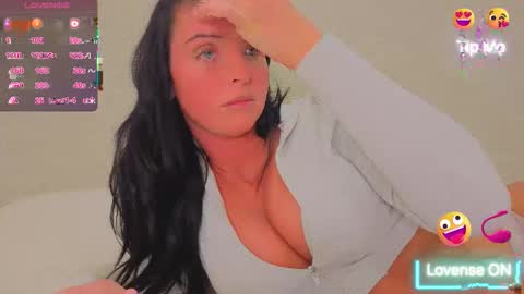 angel_ique online show from March 10, 2026, 2:27 am