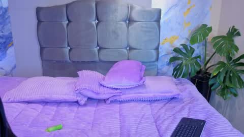 angel_medussa online show from June 1, 2026, 8:32 pm