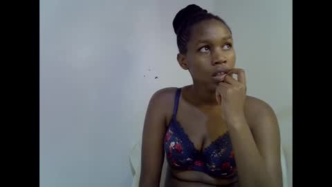 angel_mia5 online show from December 17, 2025, 11:49 am