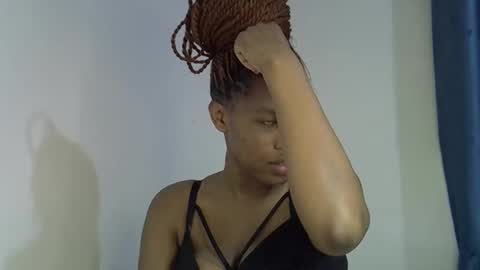 angel_mia5 online show from April 18, 2026, 4:44 pm